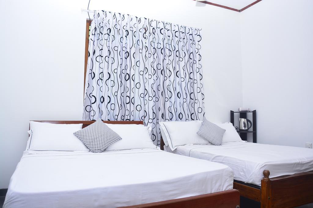 Livinginn Полонарува Екстериор снимка