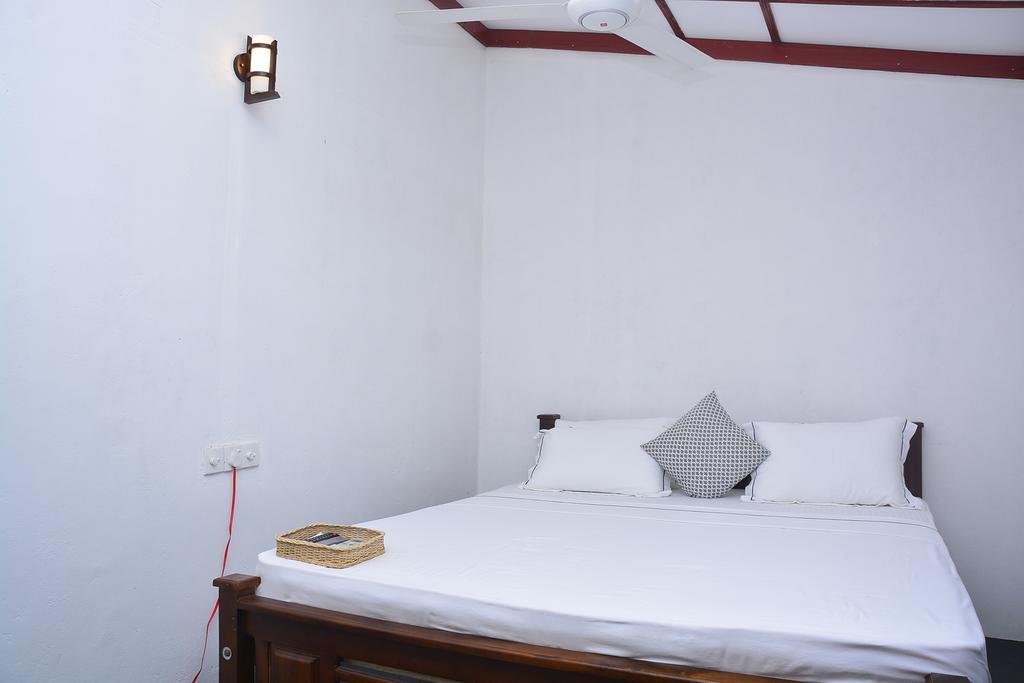 Livinginn Полонарува Екстериор снимка
