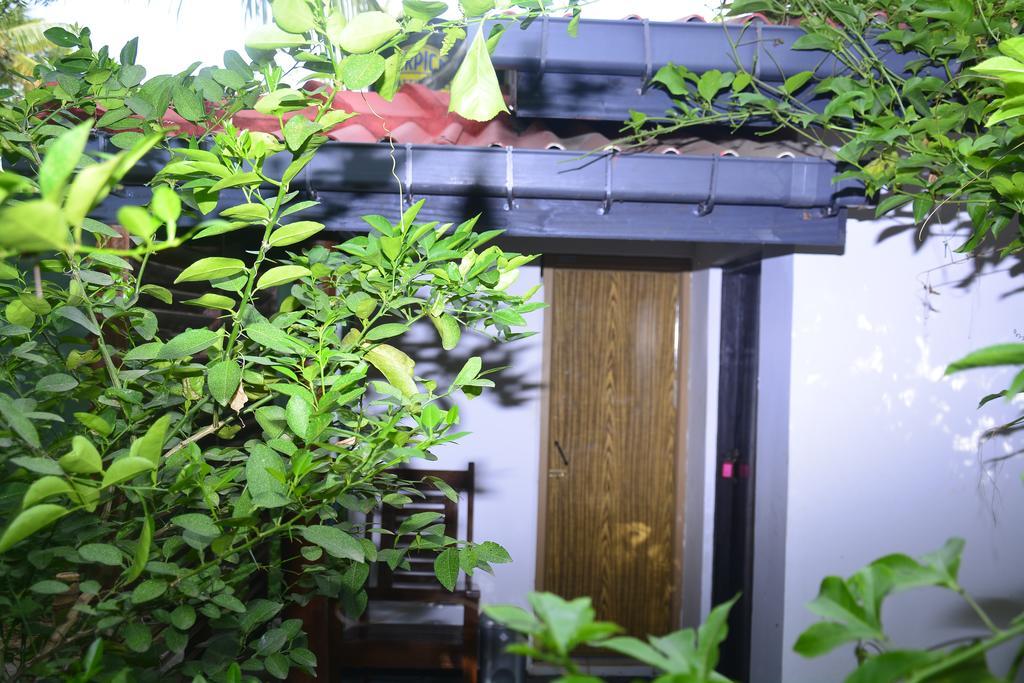 Livinginn Полонарува Екстериор снимка